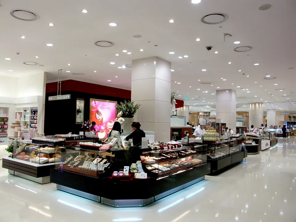 SHINSEGAE DEPARTMENT MAIN NEW STORE: B1F FOODS