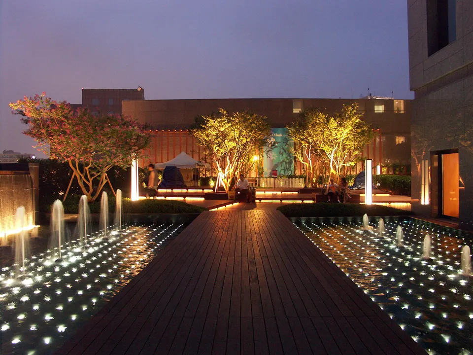 SHINSEGAE DEPARTMENT MAIN NEW STORE: 9F ROOF GARDEN