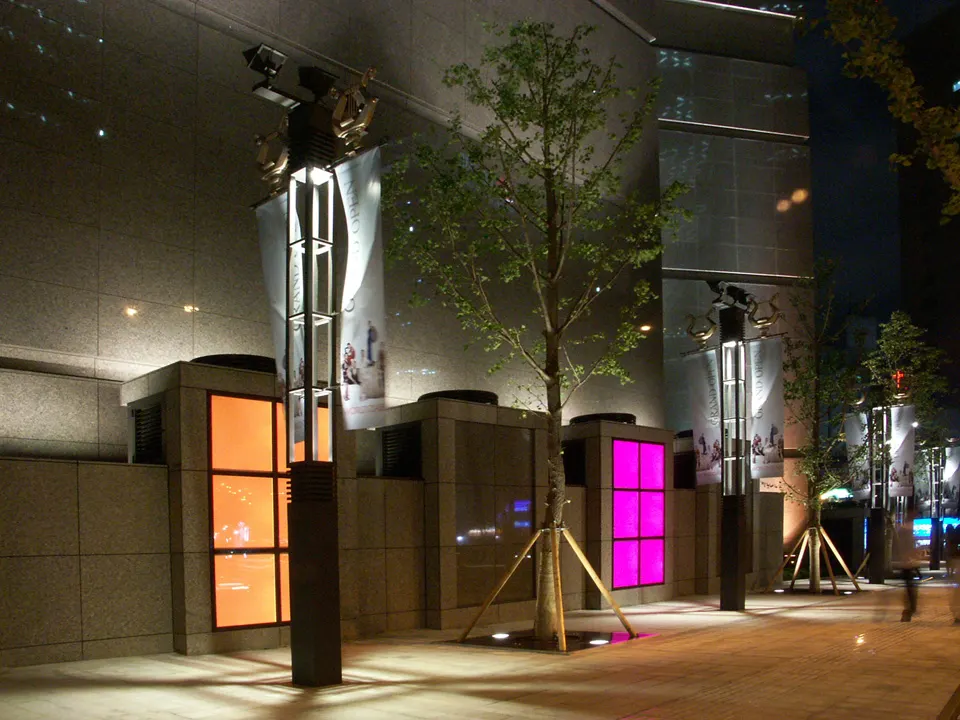 SHINSEGAE DEPARTMENT MAIN NEW STORE: 1F STREET