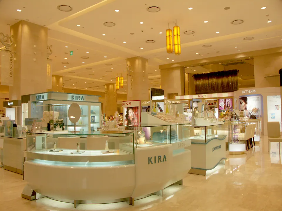 SHINSEGAE DEPARTMENT MAIN NEW STORE: 1F COSMETIC