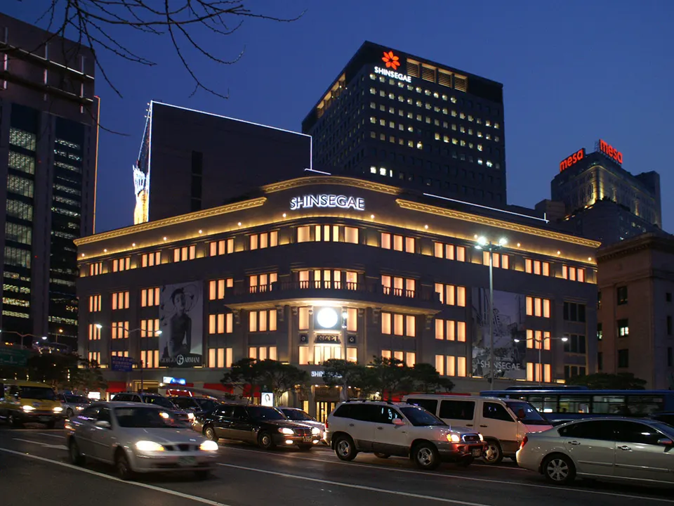 SHINSEGAE DEPARTMENT MAIN STORE: EXTERIOR