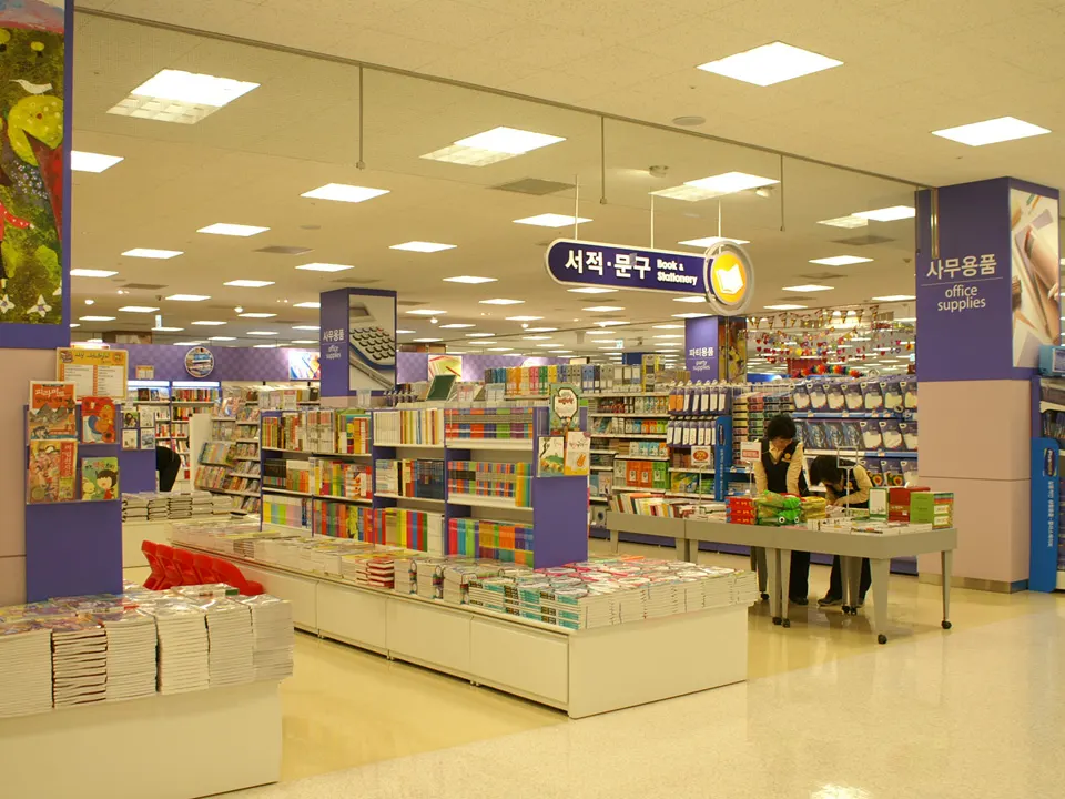 E-MART DONGTAN STORE: BOOK & STATIONARY