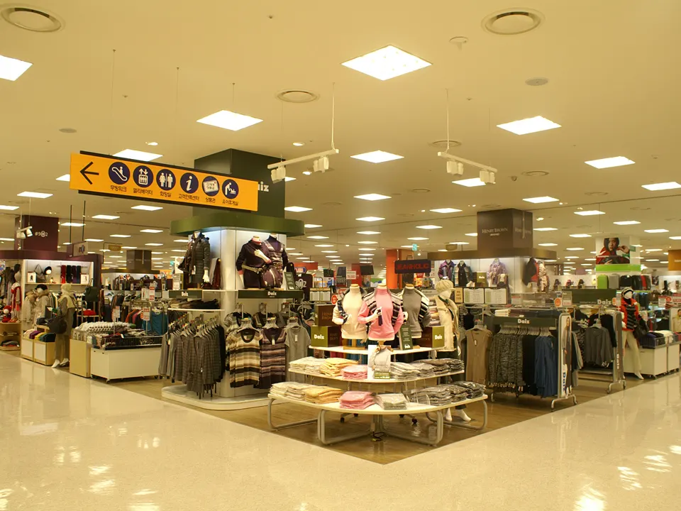 E-MART SINDORIM STORE: B2F FASHION