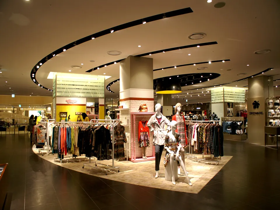 SHINSEGAE DEPARTMENT CENTUM CITY STORE(INTERIOR): 4F EAST FASHION STREET