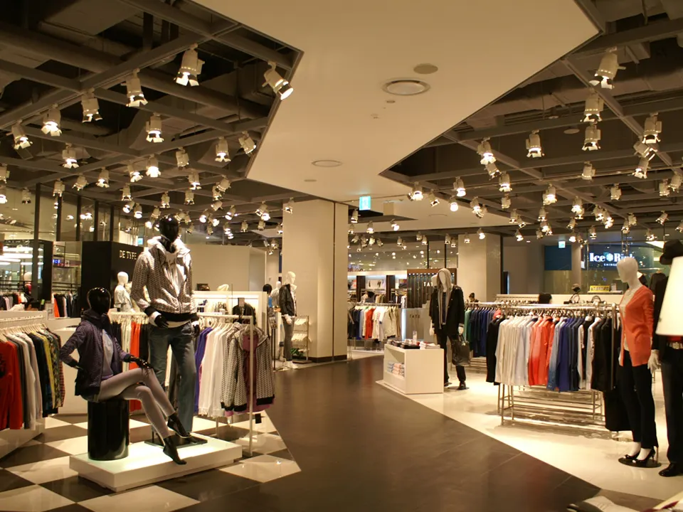 SHINSEGAE DEPARTMENT CENTUM CITY STORE(INTERIOR): 4F WEST FASHION STREET