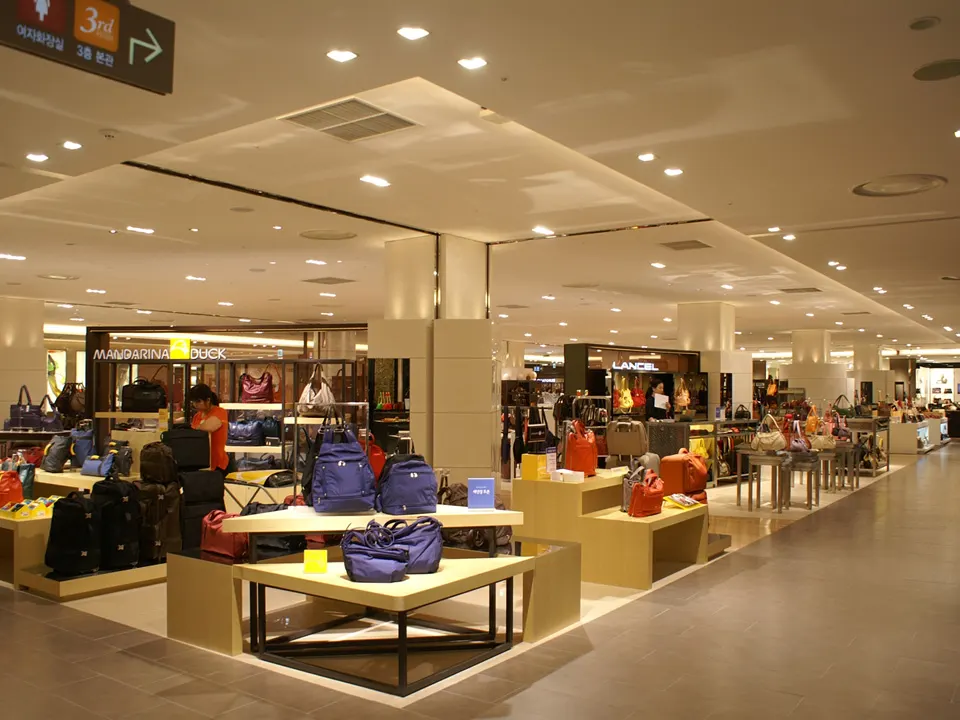 SHINSEGAE DEPARTMENT GANGNAM STORE: 3F HANDBAG
