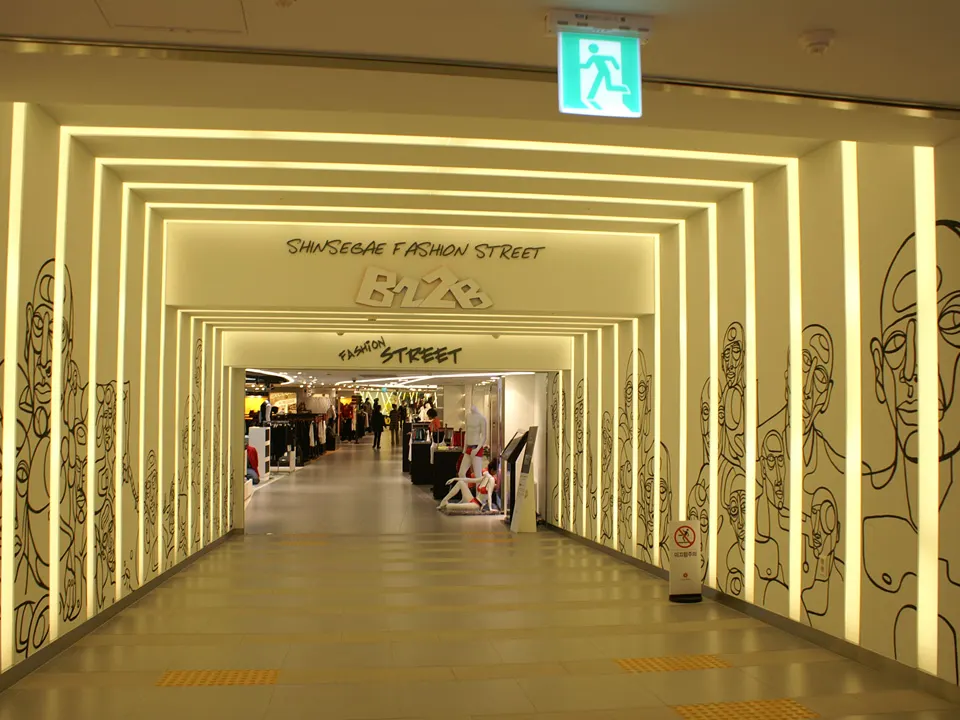 SHINSEGAE DEPARTMENT YEONGDEUNGPO STORE: B2F YOUNG FASHION STREET “B”HALL