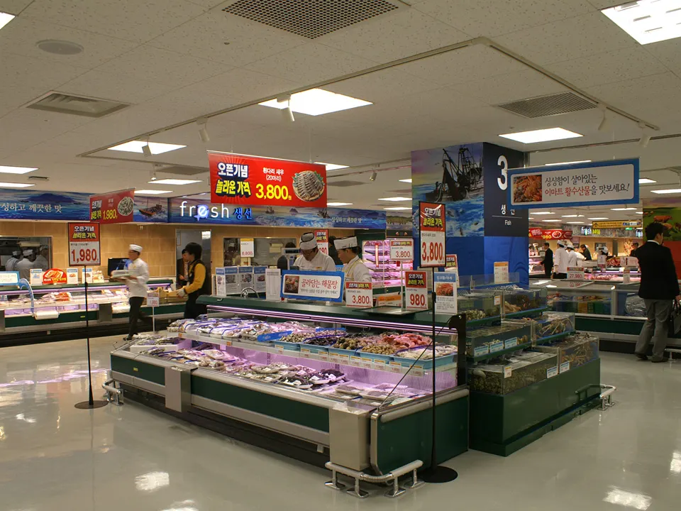 E-MART CHEONAN TERMINAL STORE: FOOD FISH