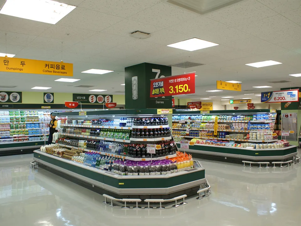 E-MART CHEONAN TERMINAL STORE: FOOD ISLAND