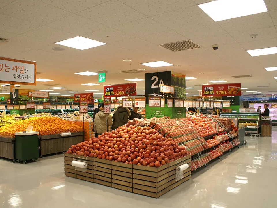 E-MART CHEONAN TERMINAL STORE: FRUITS ISLAND