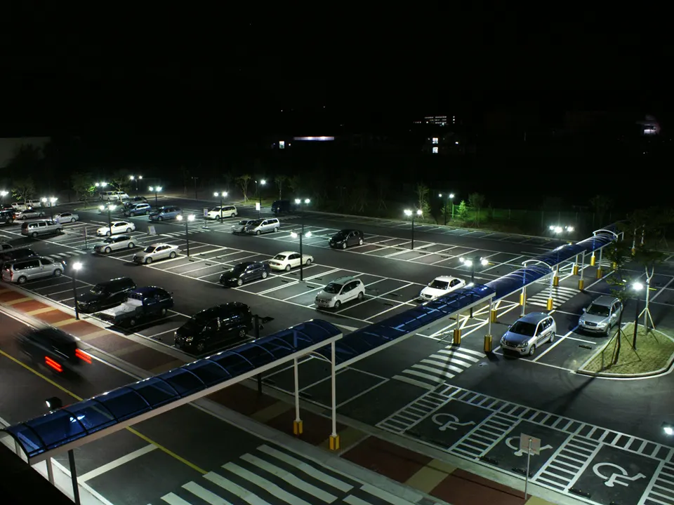 E-MART POCHEON STORE: PARKING AREA