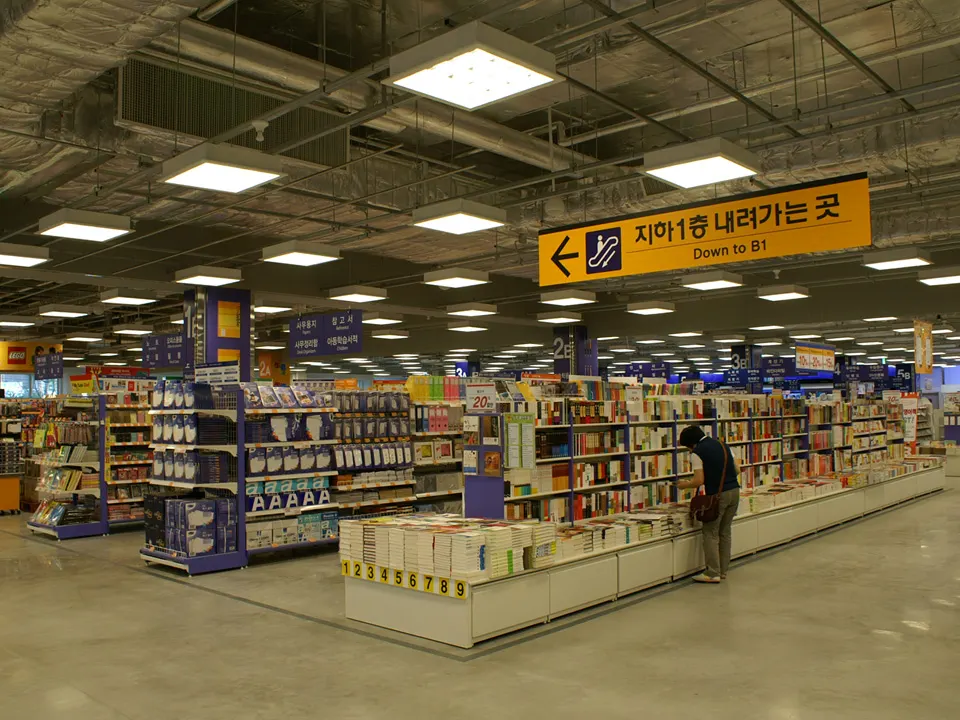E-MART POCHEON STORE: 1F BOOKS