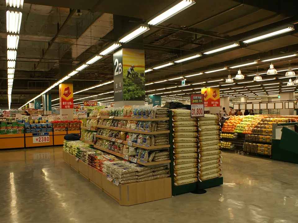 E-MART SACHEUN STORE: FOOD ISLAND