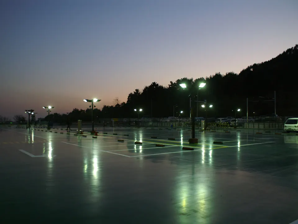 E-MART SACHEUN STORE: PARKING AREA