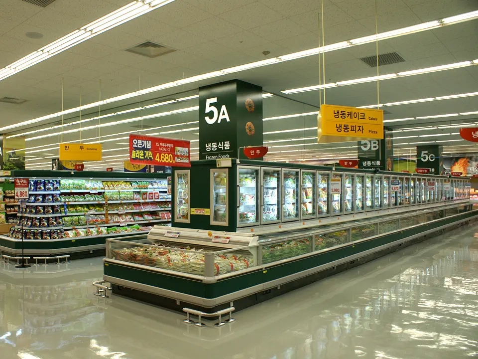 E-MART SEONGNAM STORE: 1F FOOD SHOW CASE