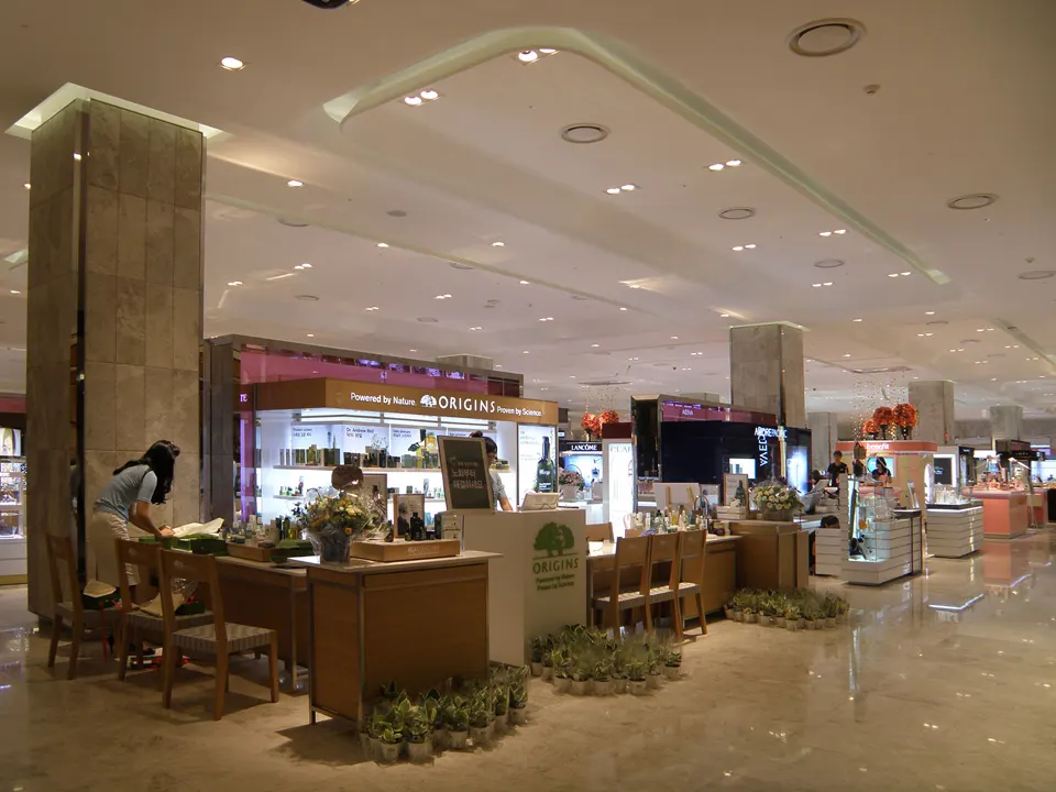HYUNDAI DEPARTMENT KINTEX STORE: 1F COSMETICS