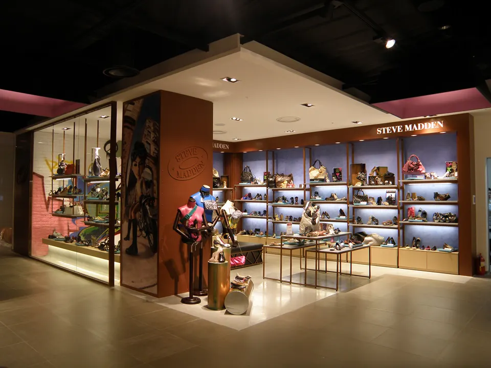HYUNDAI DEPARTMENT KINTEX STORE: 4F YOUNG CASUAL