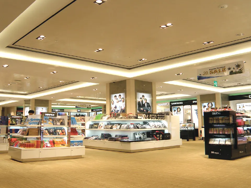 LOTTE DUTY FREE MAIN STORE: 2F ACCESSORY