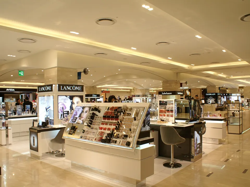 SHINSEGAE DEPARTMENT CHUNGCHEONG EAST STORE: 1F COSMETICS