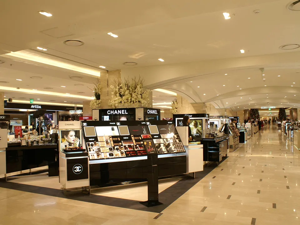 SHINSEGAE DEPARTMENT CHUNGCHEONG EAST STORE: 1F COSMETICS