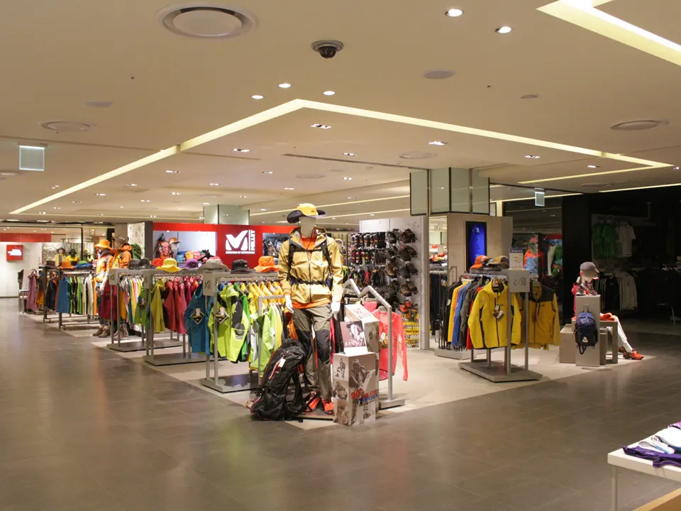 SHINSEGAE DEPARTMENT INCHEON STORE: 4F SPORTS