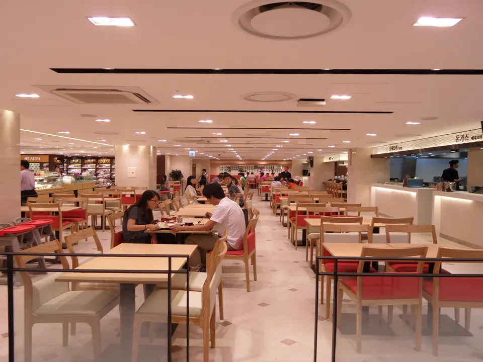 SHINSEGAE DEPARTMENT MASAN STORE: B1F FOODCOURT