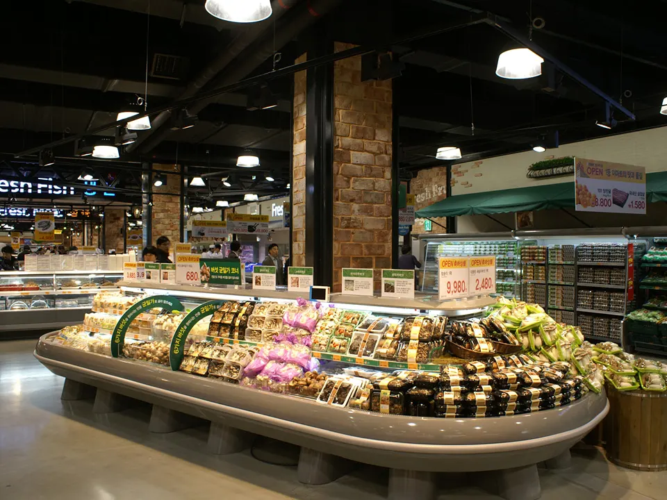 E-MART EAST GUMI STORE: 식품매장 평대