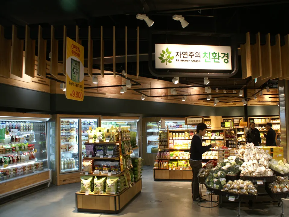 E-MART EAST GUMI STORE: 친환경 자연주의
