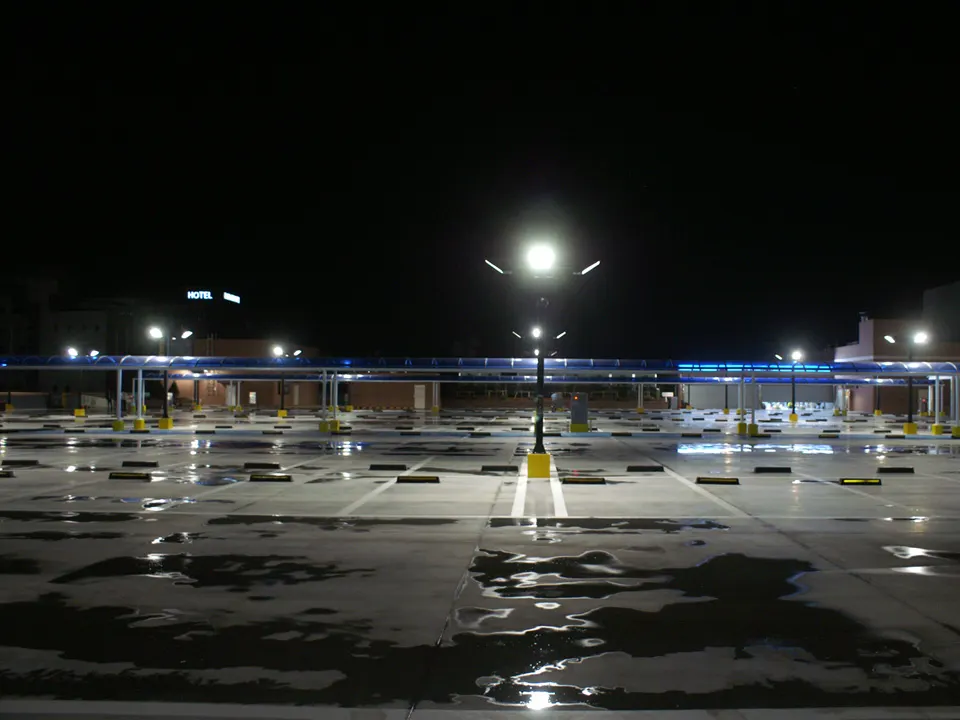 E-MART EAST GUMI STORE: PARKING AREA