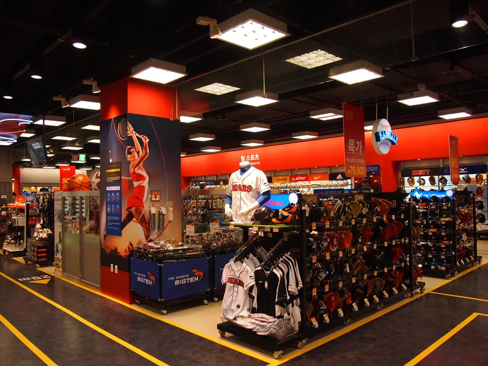 E-MART PAJU UNJEONG STORE: SPORTS BIGTEN