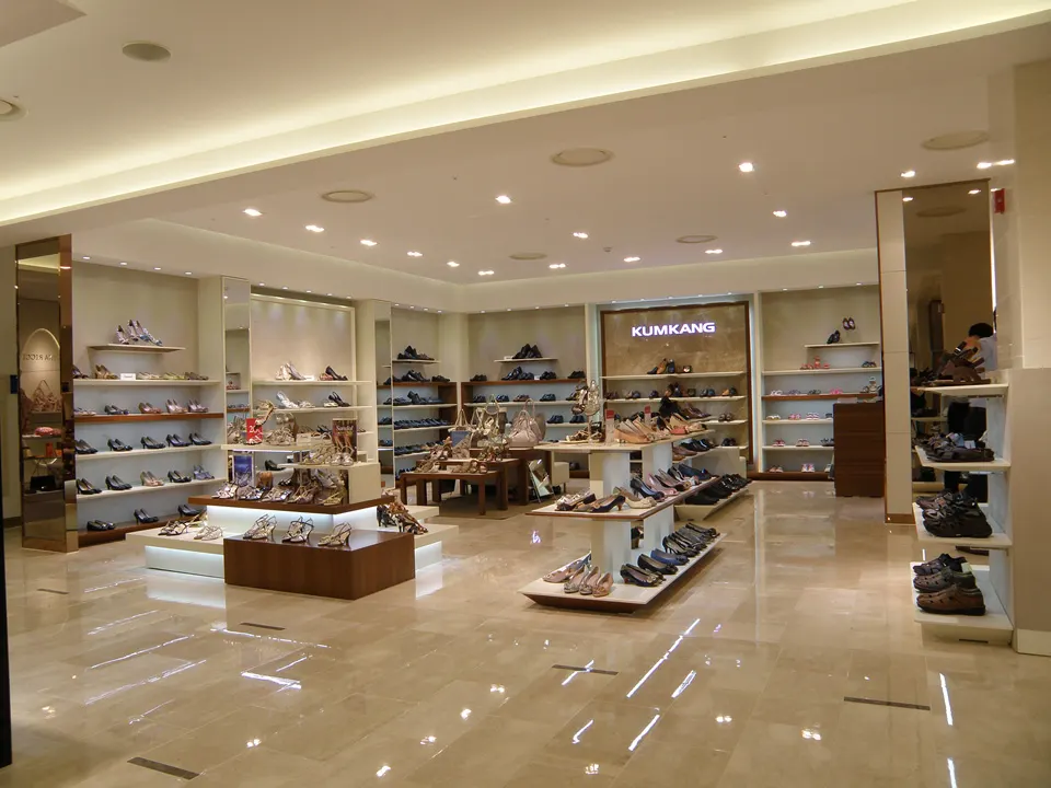 SHINSEGAE DEPARTMENT CHUNGCHEONG WEST STORE: 1F FASHION
