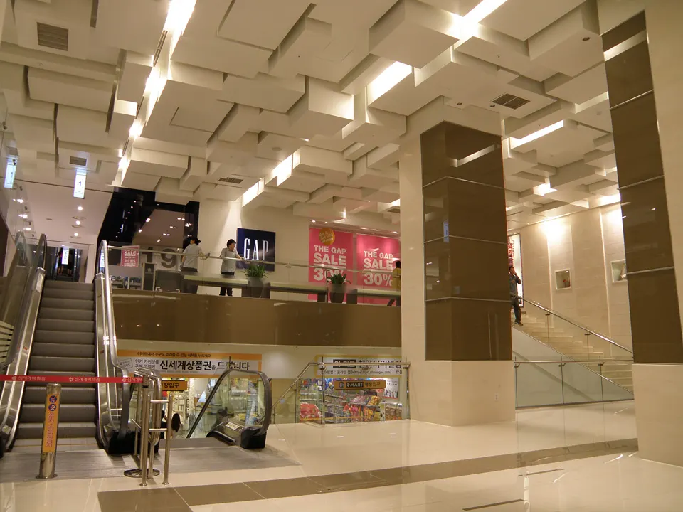 SHINSEGAE DEPARTMENT CHUNGCHEONG WEST STORE: PUBLIC