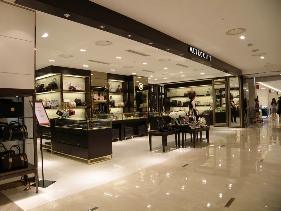 SHINSEGAE DEPARTMENT CHUNGCHEONG WEST STORE: 1F FASHION
