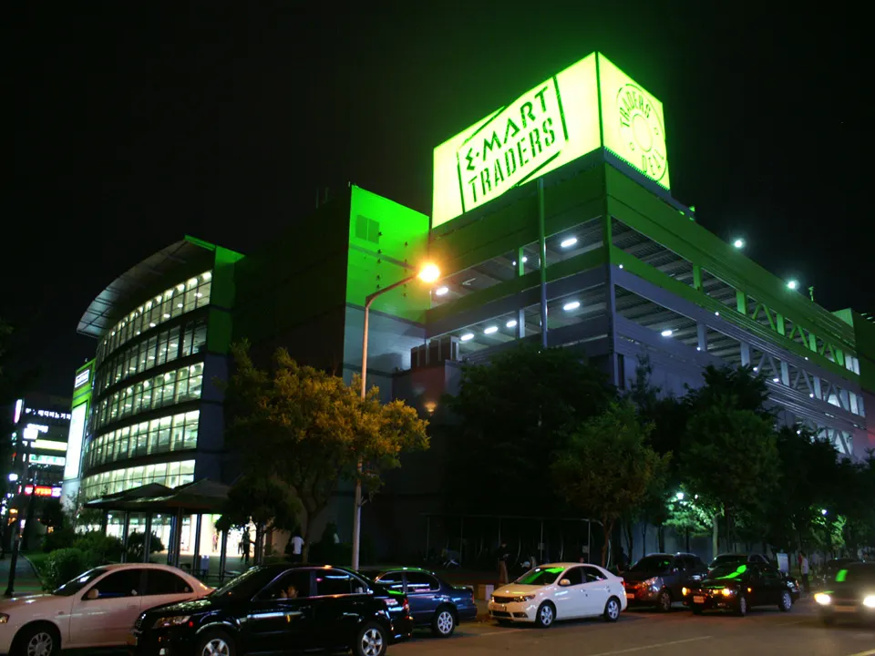 E-MART TRADERS DAEJEON WOLPYEONG STORE: EXTERIOR