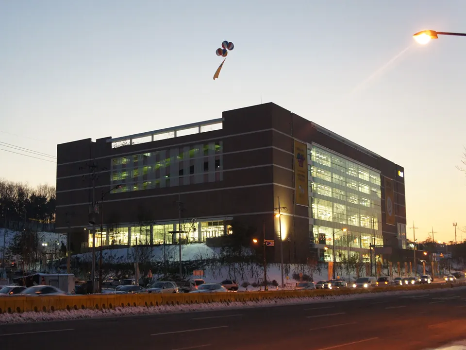 E-MART CHEONAN WEST STORE: EXTERIOR