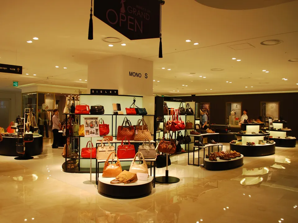 HYUNDAI DEPARTMENT CHEONHO STORE: SHOES