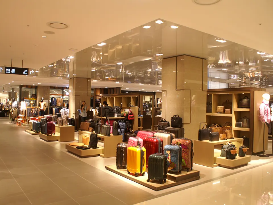 HYUNDAI DEPARTMENT CHUNGCHEONG STORE: 4F BAGS