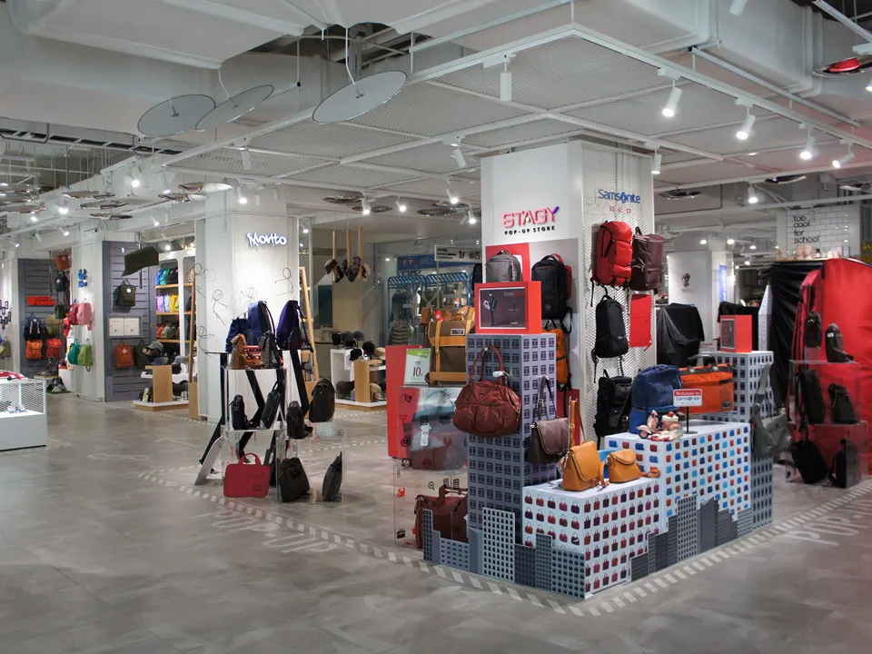 LOTTE YOUNG PLAZA MAIN STORE: 1F SELECT SHOP