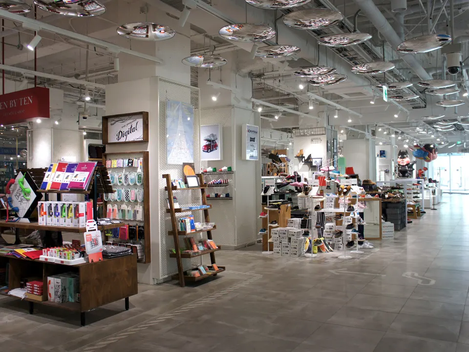 LOTTE YOUNG PLAZA MAIN STORE: 1F SELECT SHOP