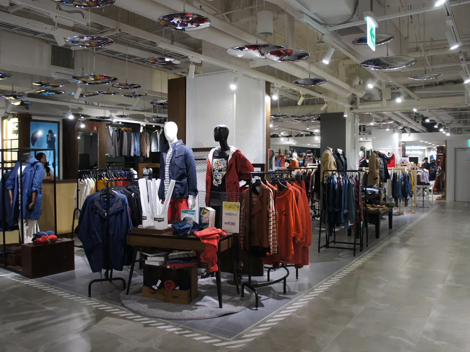 LOTTE YOUNG PLAZA MAIN STORE: 5F UNISEX ZONE