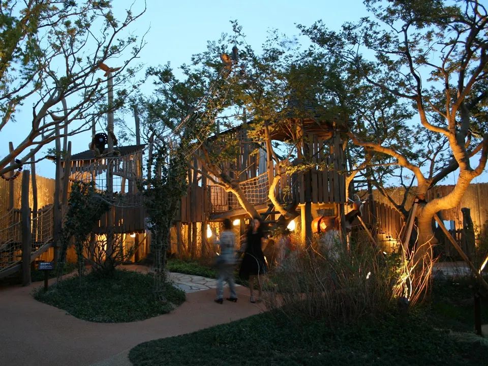 SHINSEGAE DEPARTMENT UIJEONGBU STORE: 6F Roof Garden