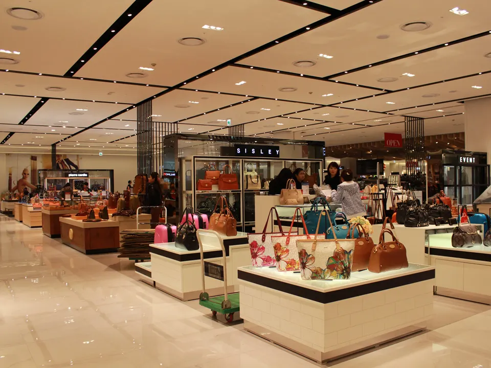 SHINSEGAE DEPARTMENT UIJEONGBU STORE: 3F BAGS