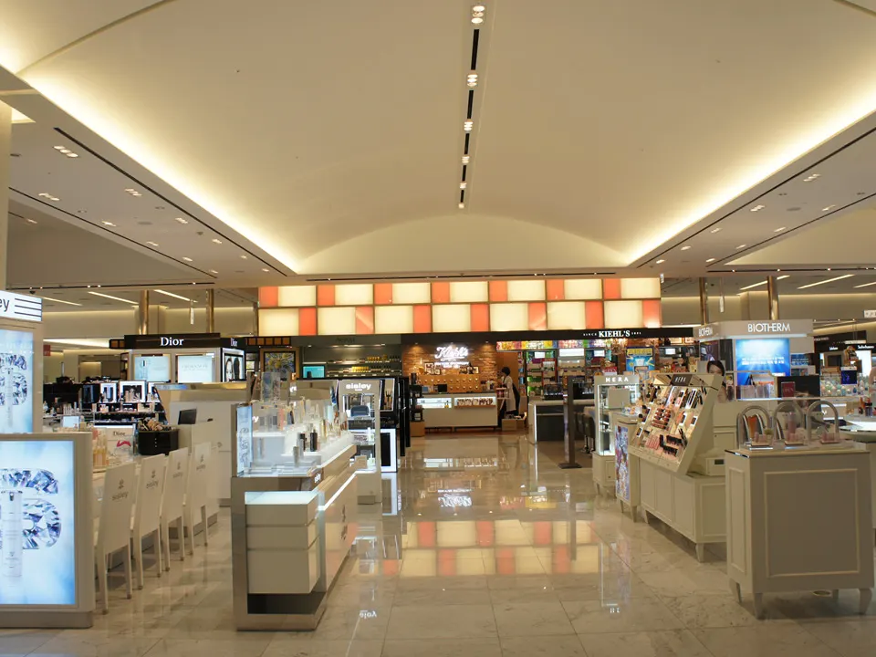 SHINSEGAE DEPARTMENT UIJEONGBU STORE: 3F COSMETICS