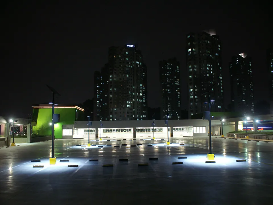 E-MART TRADERS ASAN BAEBANG STORE: PARKING AREA