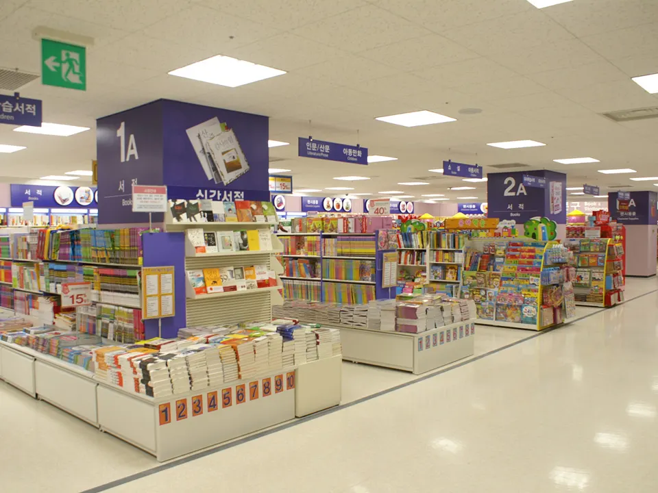 E-MART EUNPYEONG STORE: 8F BOOKS