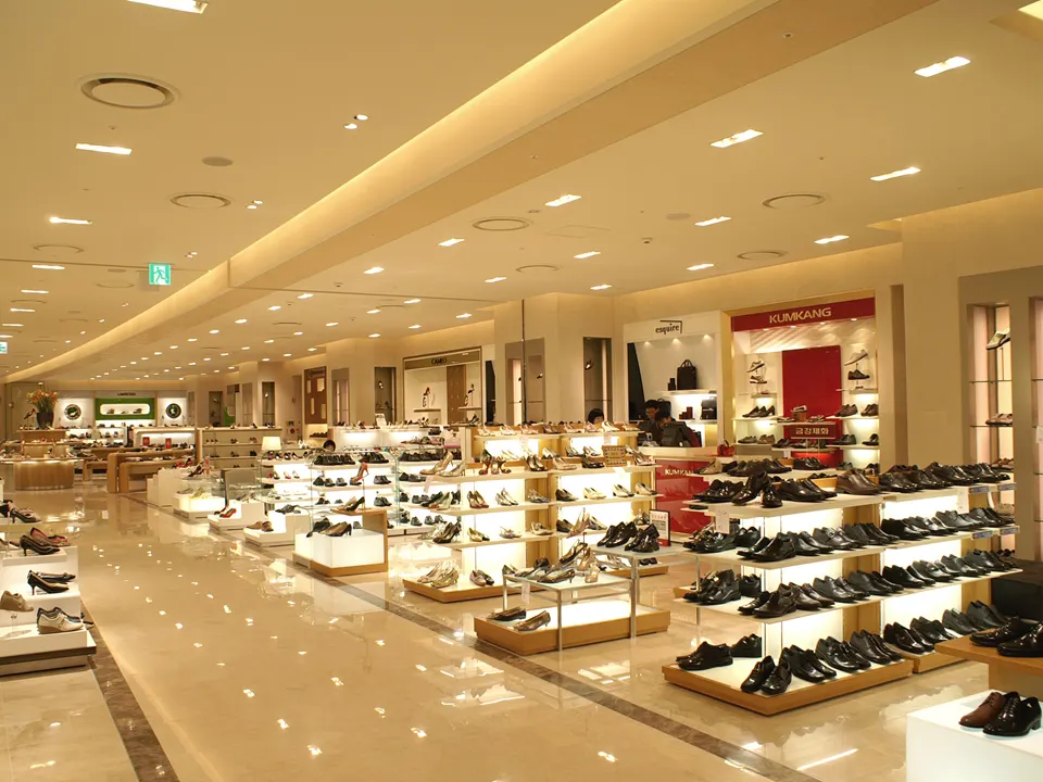 SHINSEGAE DEPARTMENT GYEONGGI STORE: 2F LADIES‘ BOUTIQUE, SHOES