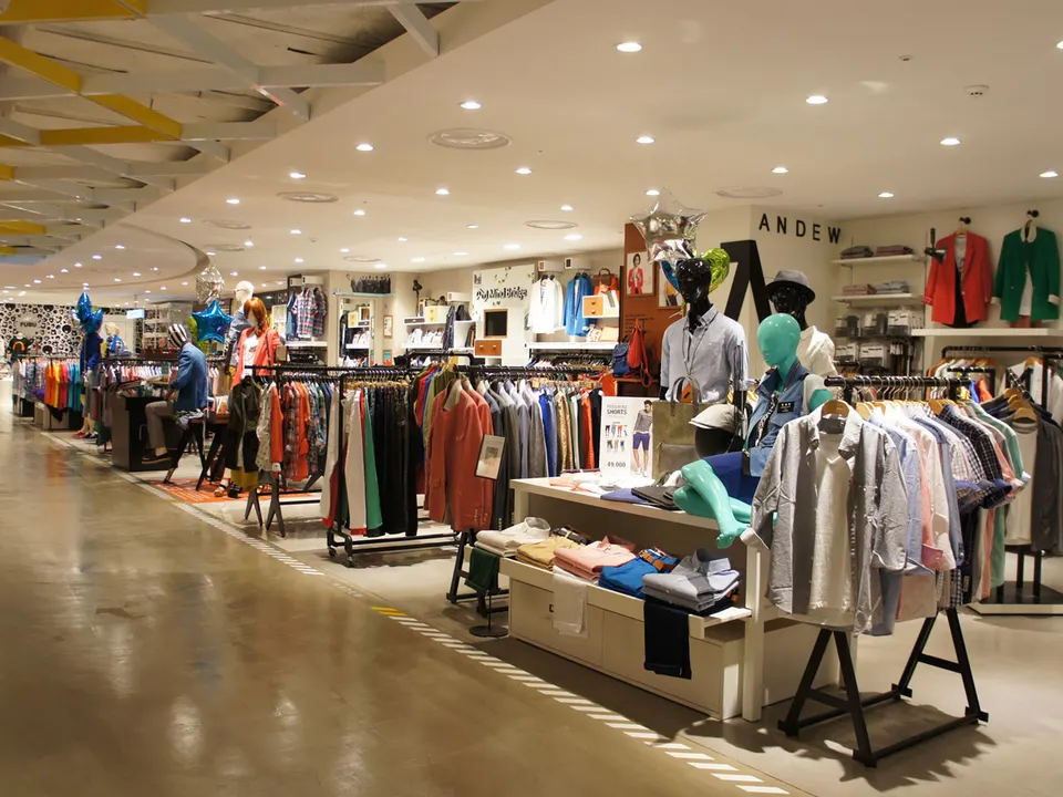 LOTTE DEPARTMENT DONGNAE STORE: M1F CASUAL