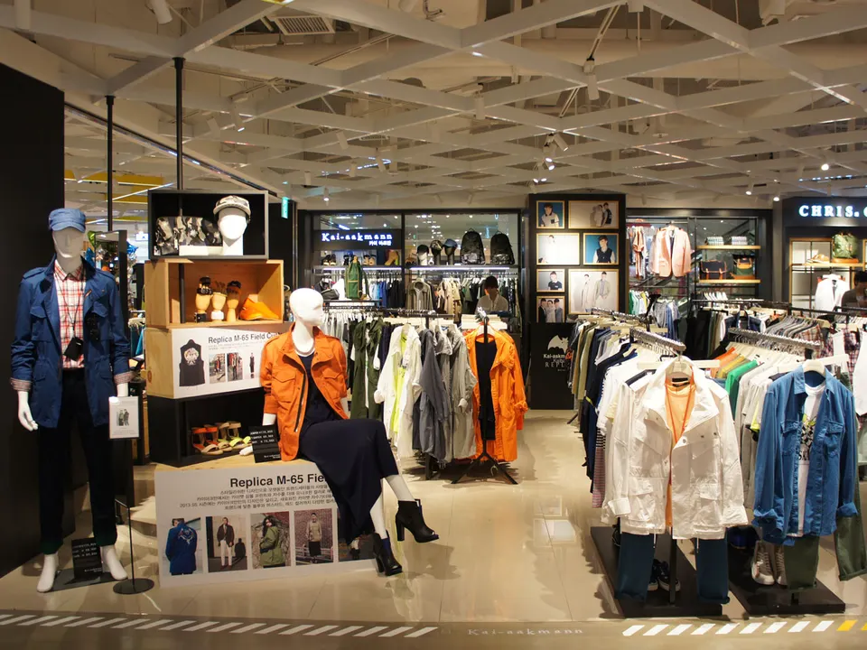 LOTTE DEPARTMENT DONGNAE STORE: M1F CASUAL