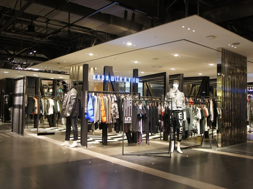 SHINSEGAE DEPARTMENT MAIN NEW STORE: 5F Street Casual Wear