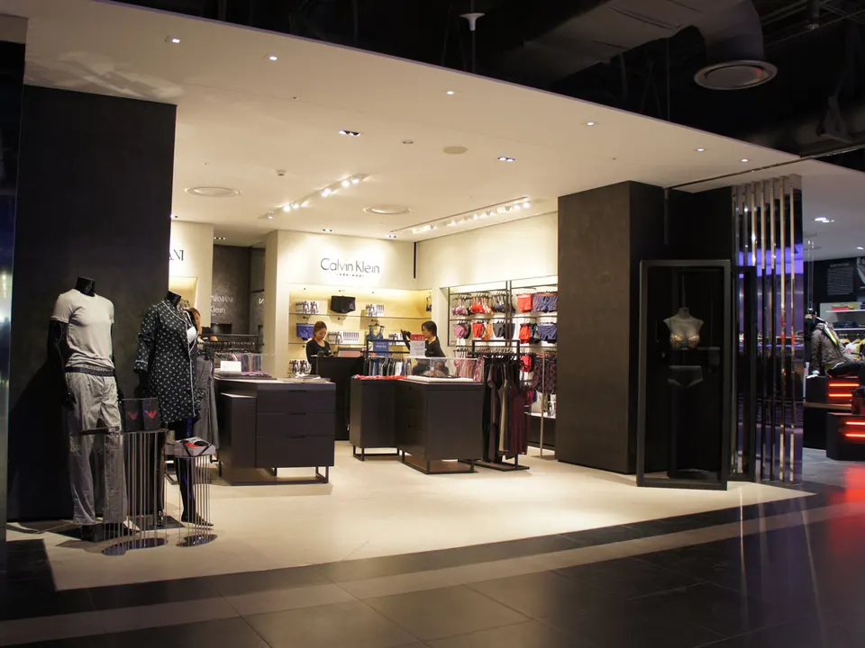 SHINSEGAE DEPARTMENT MAIN NEW STORE: 5F Street Casual Wear